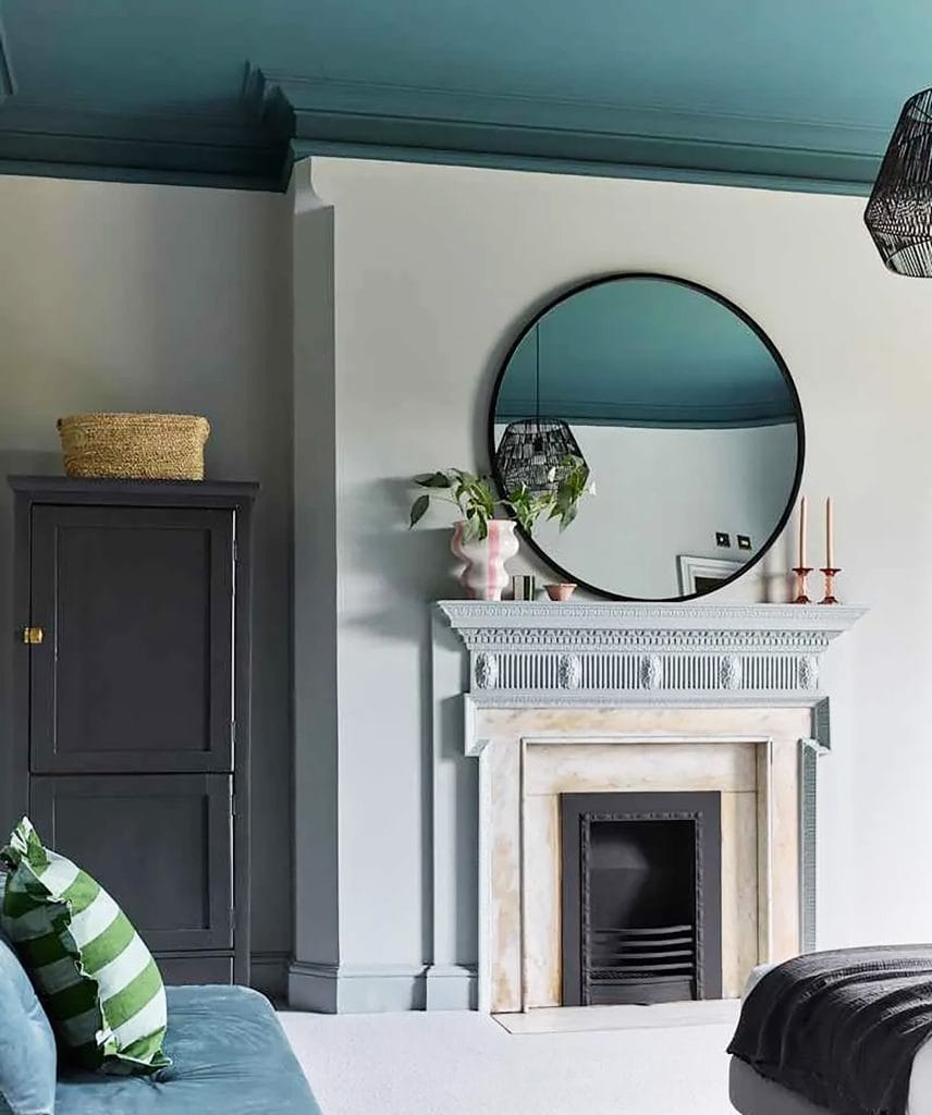 Color Capping dark ceiling