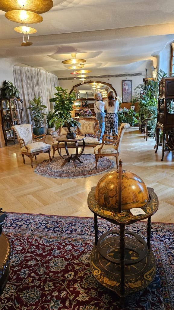 Casa Batlló wealthy owner Gaudi designs house